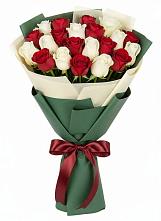 Букет Микс из красных и белых роз в Ащерино