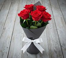Букет 5 Красных роз Эдлесс Лав в Ащерино