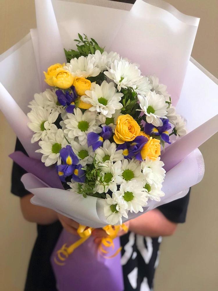 Букет цветов из: Ирисы, Хризантемы и Розы в Ащерино