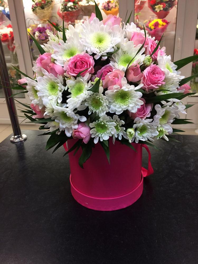 Цветочная композиция из Розы и Хризантемы в шляпной коробке в Ащерино