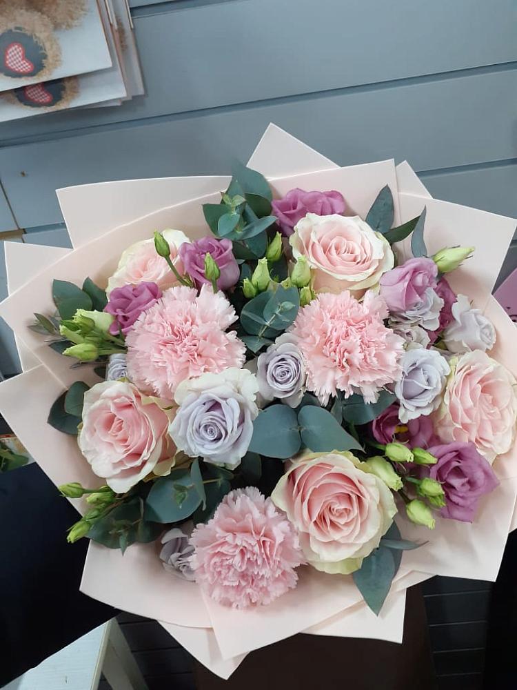 Букет цветов из: Розы, Гвоздики и Лизиантусы в Ащерино